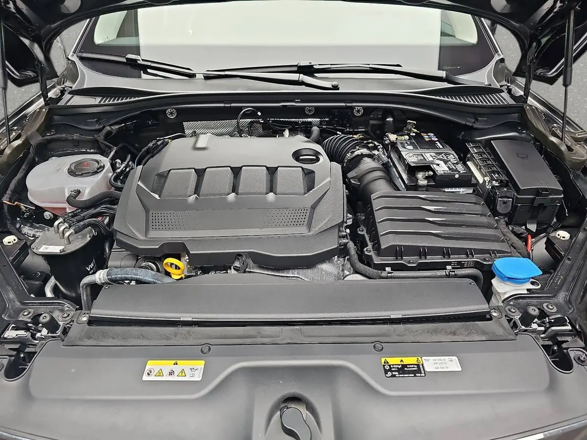 SKODA SUPERB COMBI 2.0 TDI DSG STYLE NAVI LED AHK