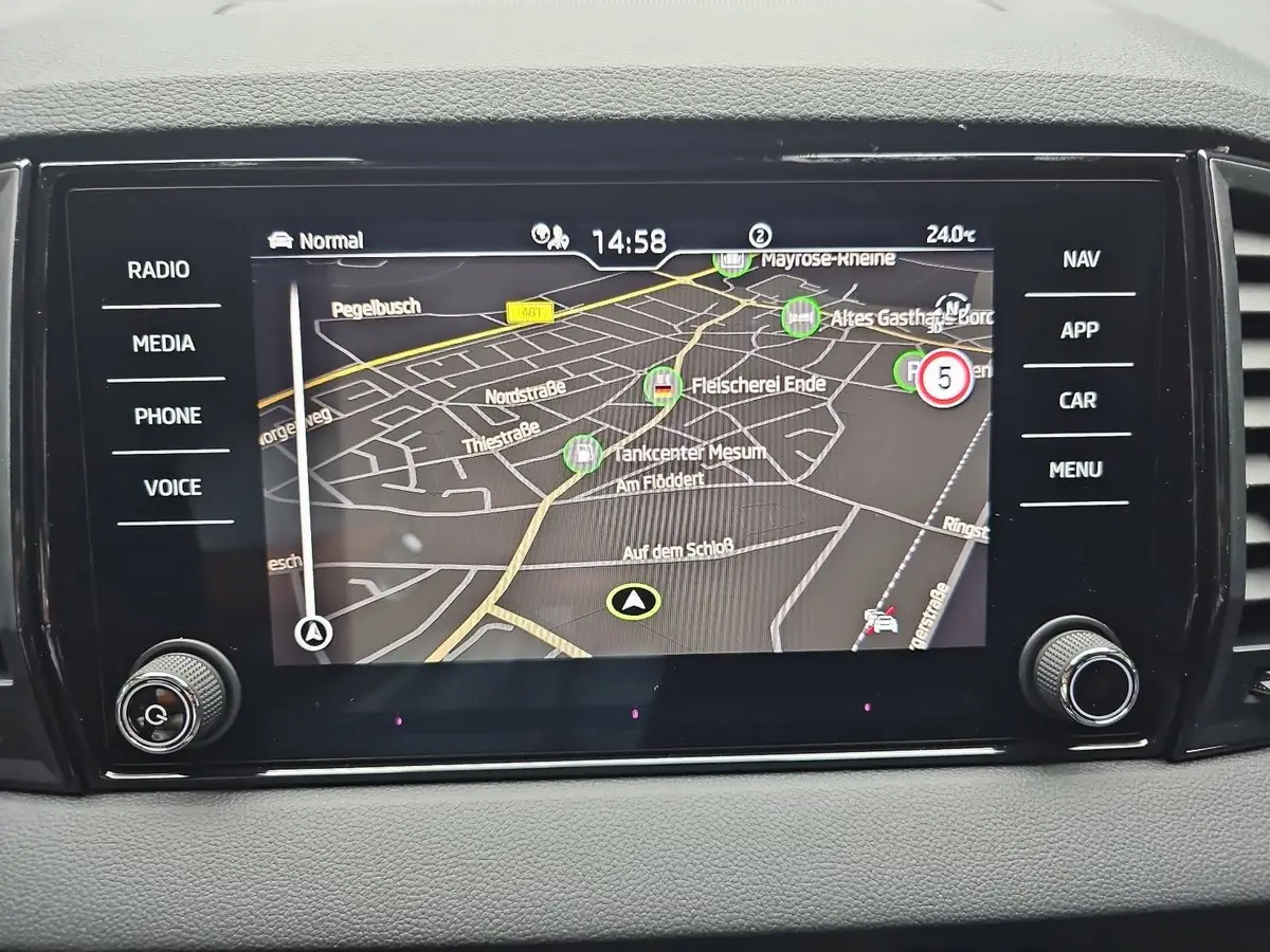 SKODA KAROQ 1.5 TSI DSG SPORTLINE NAVI LED-MATRIX PANO CANTON
