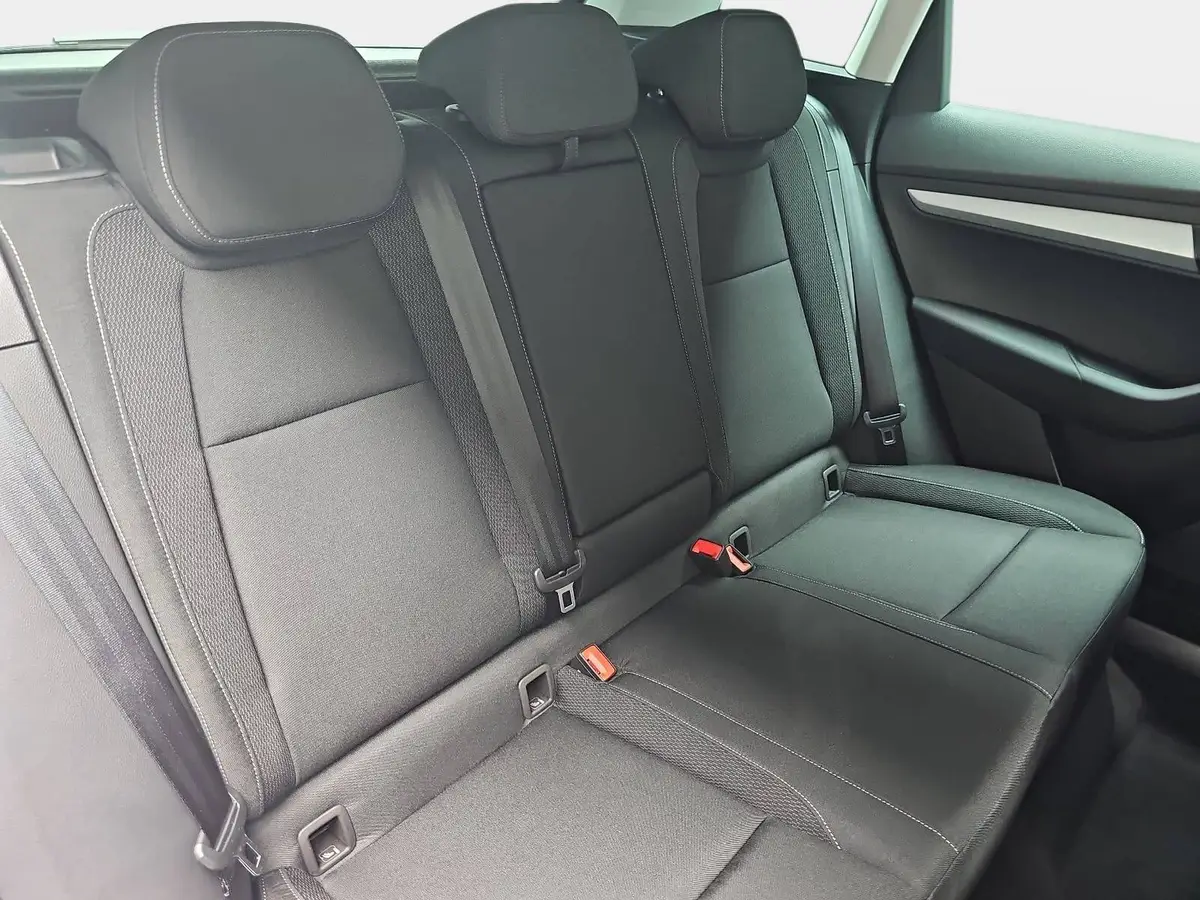 SKODA KAROQ 2.0 TDI DSG FAMILY LED KAMERA LM17