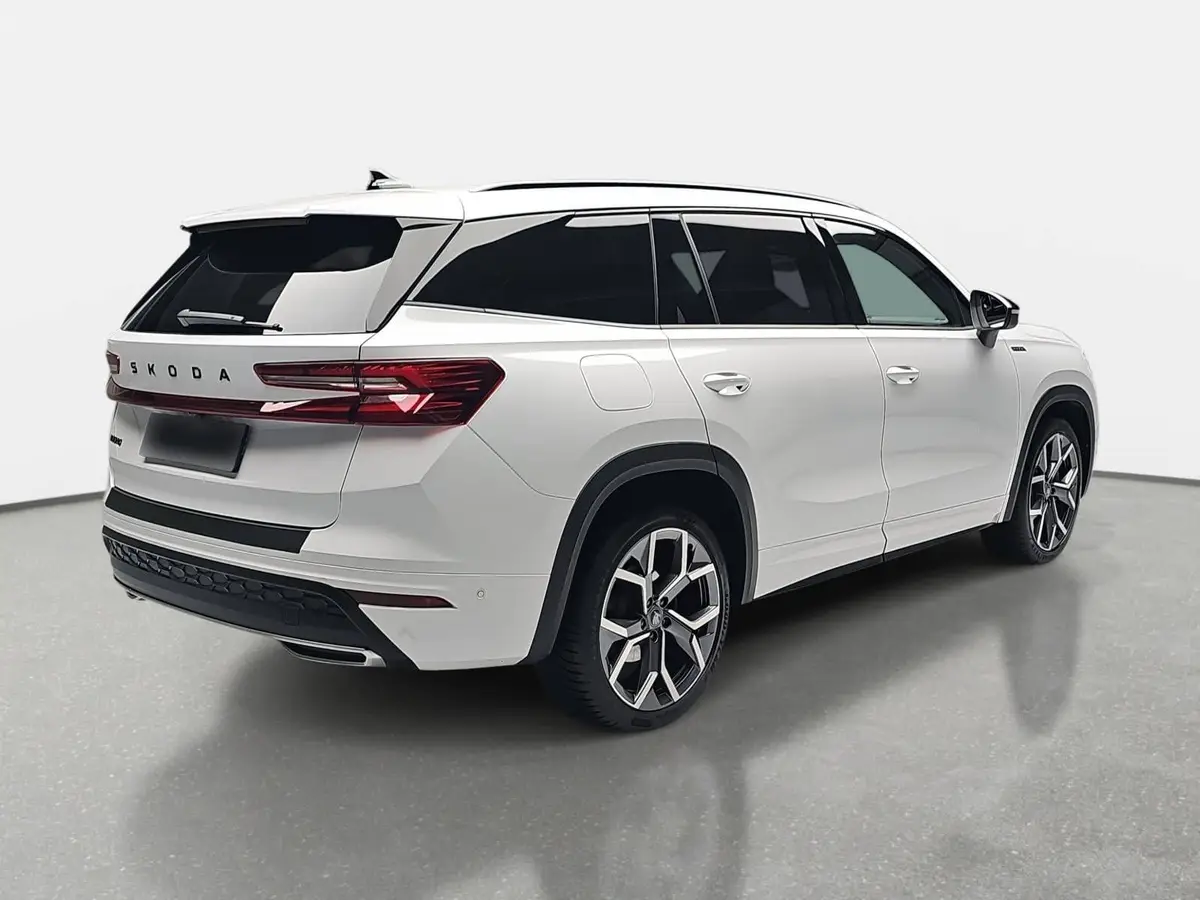 SKODA KODIAQ 1.5 TSI DSG SPORTLINE NAVI LED PANO 7-SITZE KAMERA