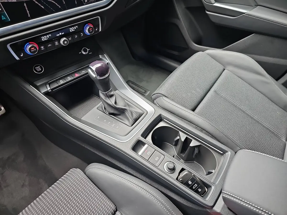 AUDI Q3 35 TFSI S-TRONIC S LINE NAVI LED PANO ACC BLACK+ K