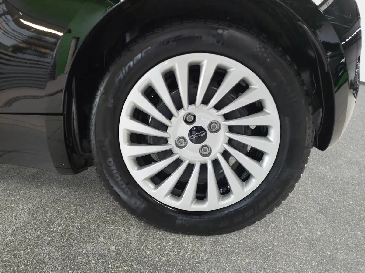 FIAT 500 ELEKTRO 23.8 KWH ACTION RADIO & WINTER PAKET GANZJAHRESREIFEN