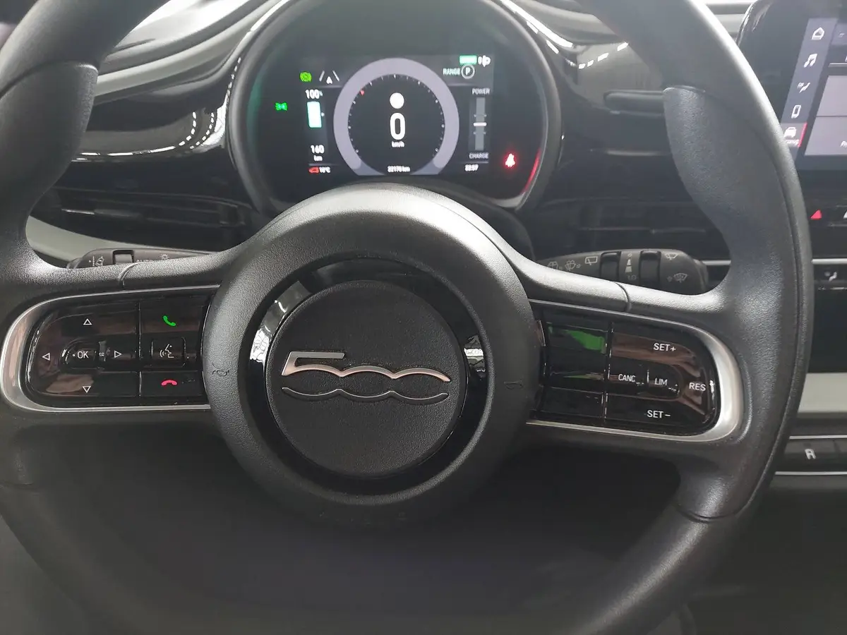 FIAT 500 ELEKTRO 23.8 KWH ACTION RADIO & WINTER PAKET GANZJAHRESREIFEN