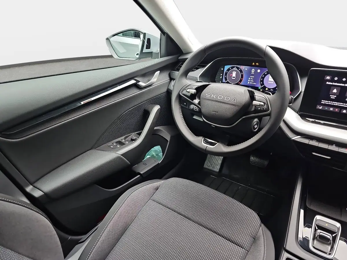 SKODA OCTAVIA COMBI 1.5 TSI DSG 130 JAHRE KLIMAAUTO LED SMARTLINK KAME