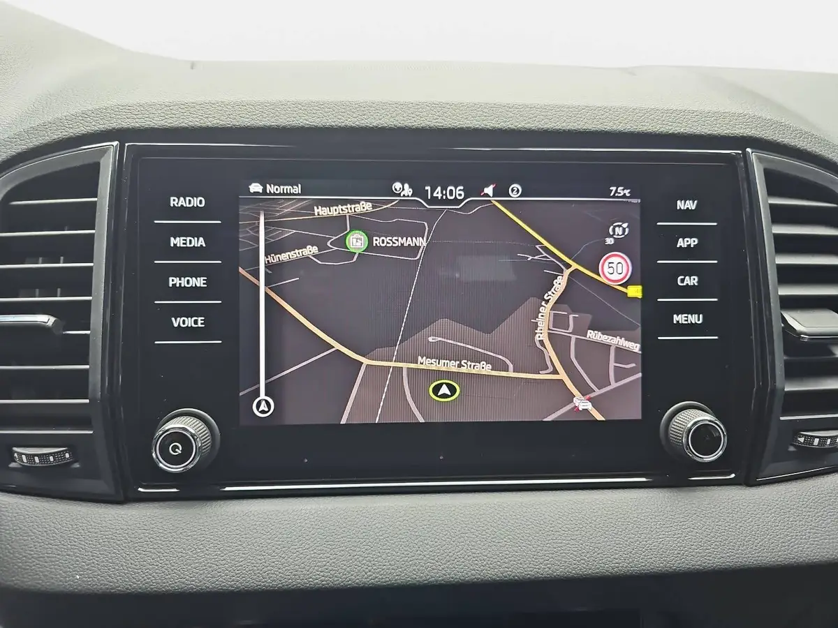 SKODA KAROQ 1.5 TSI DSG SPORTLINE NAVI LED-MATRIX PANO CANTON