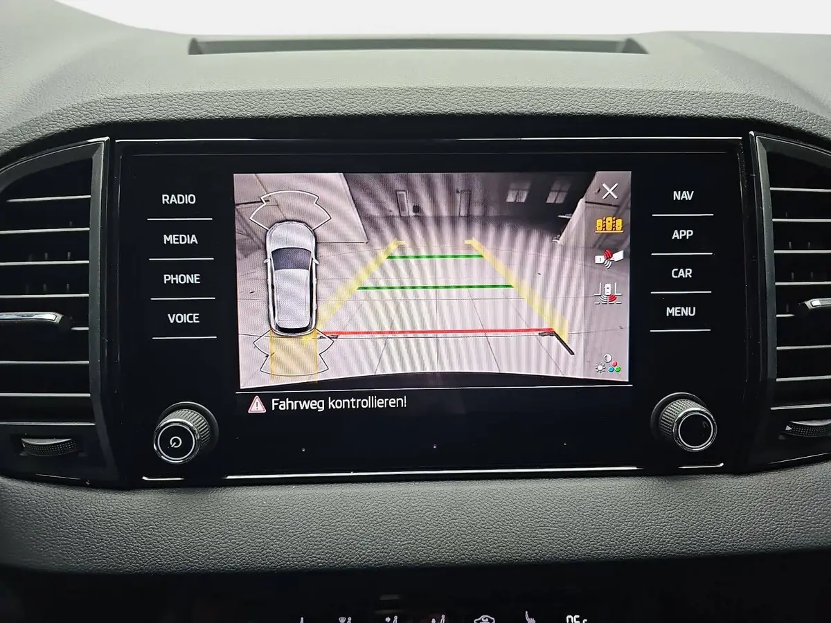 SKODA KAROQ 2.0 TDI DSG DRIVE NAVI LED AHK LM