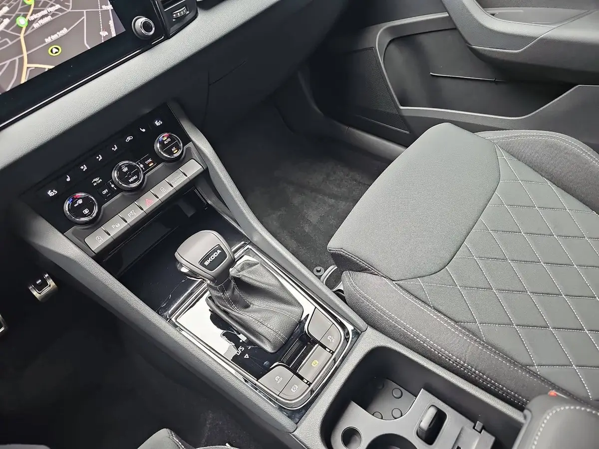SKODA KAROQ 1.5 TSI DSG SPORTLINE NAVI LED-MATRIX PANO CANTON