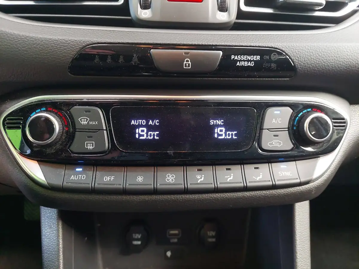 HYUNDAI I30 1.5 T-GDI KOMBI PRIME LED WINTER DAB KAMERA ALLWET