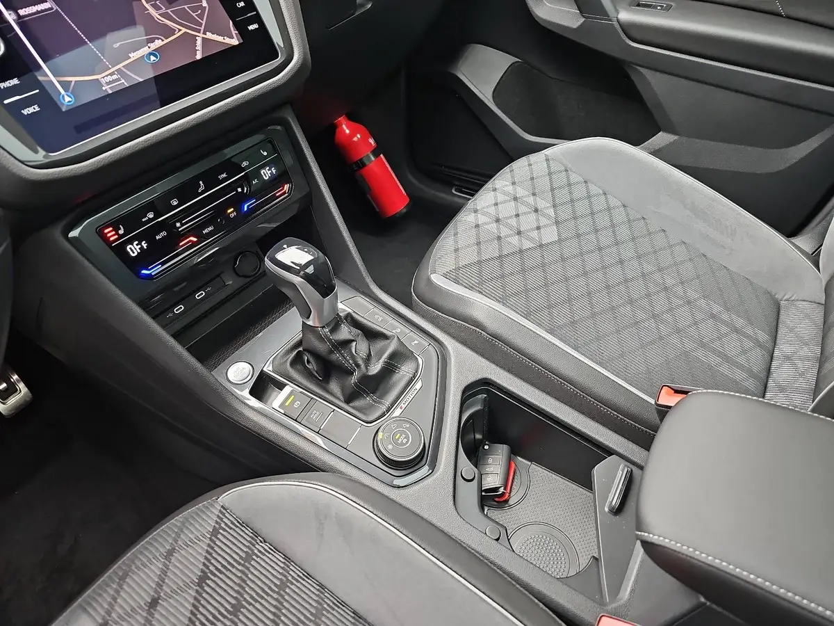 VW TIGUAN 2.0 TSI DSG R-LINE 4MOTION NAVI LED PANO AHK LM19