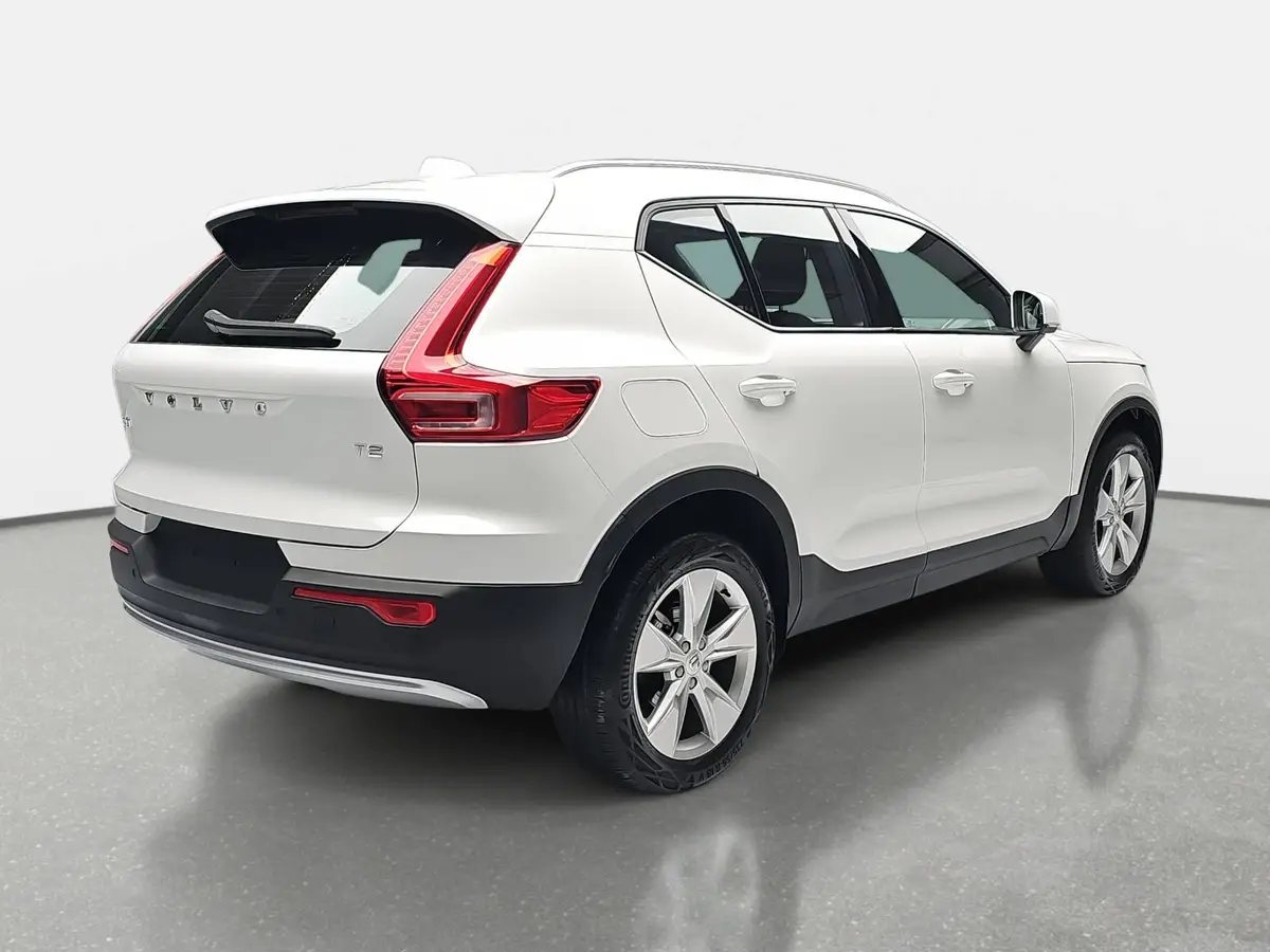 VOLVO XC40 T2 2WD AUTO. CORE NAVI LED EL.HECKKL. PDC KAMERA L