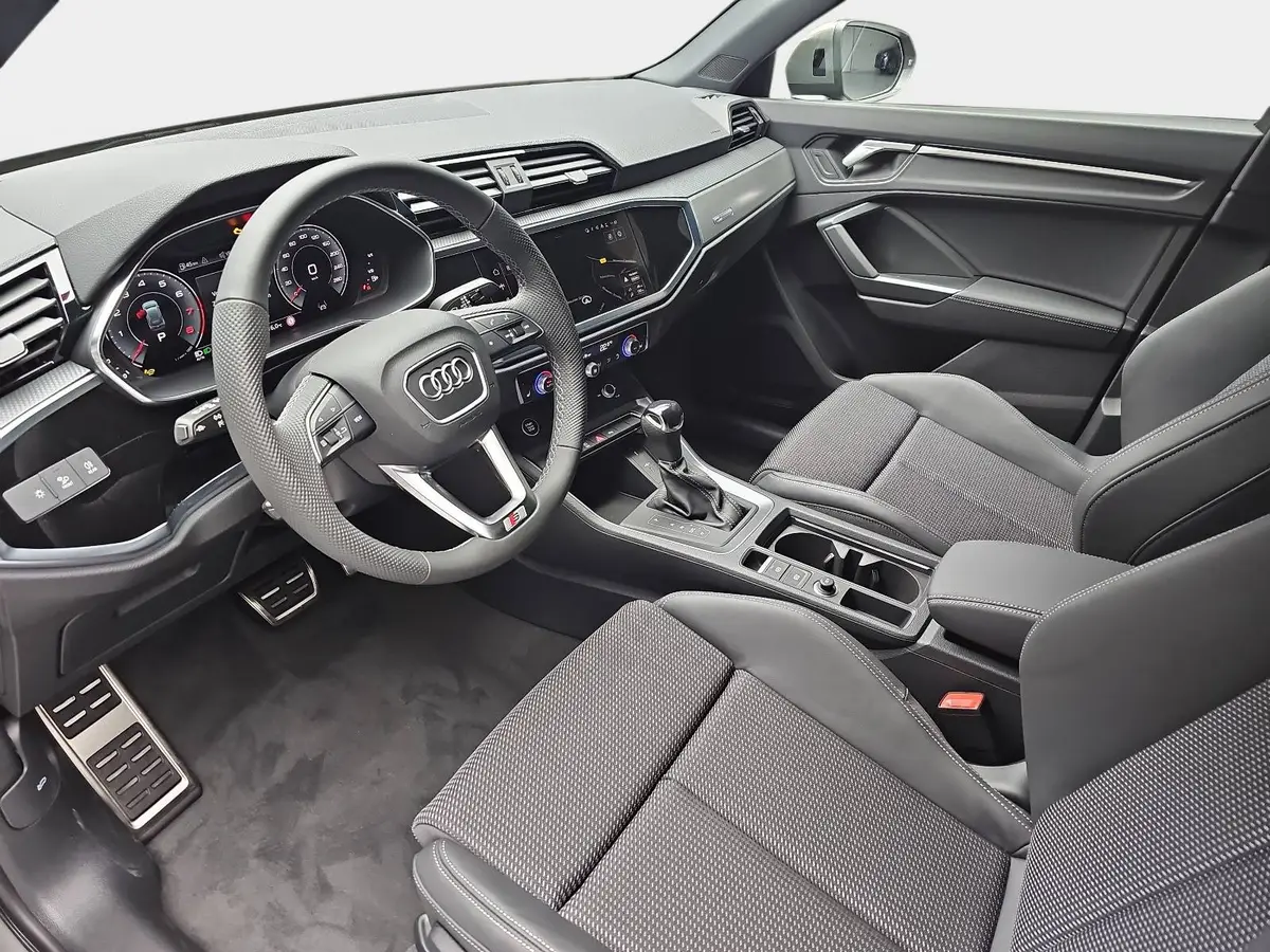 AUDI Q3 35 TFSI S-TRONIC S LINE NAVI LED PANO ACC BLACK+ K