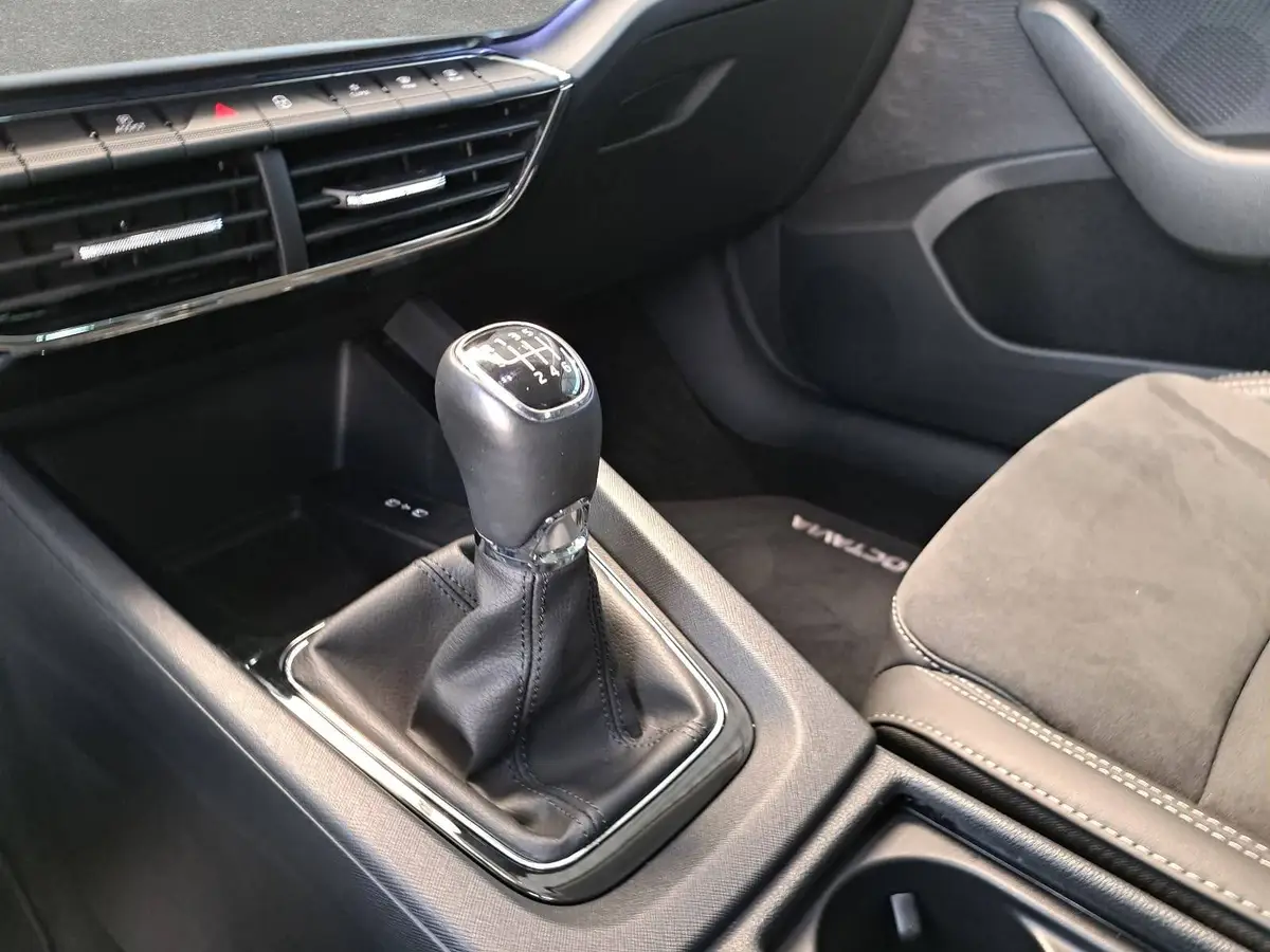 SKODA OCTAVIA COMBI 1.5 TSI ACT OPF STYLE NAVI MATRIX-LED KAMERA LM18