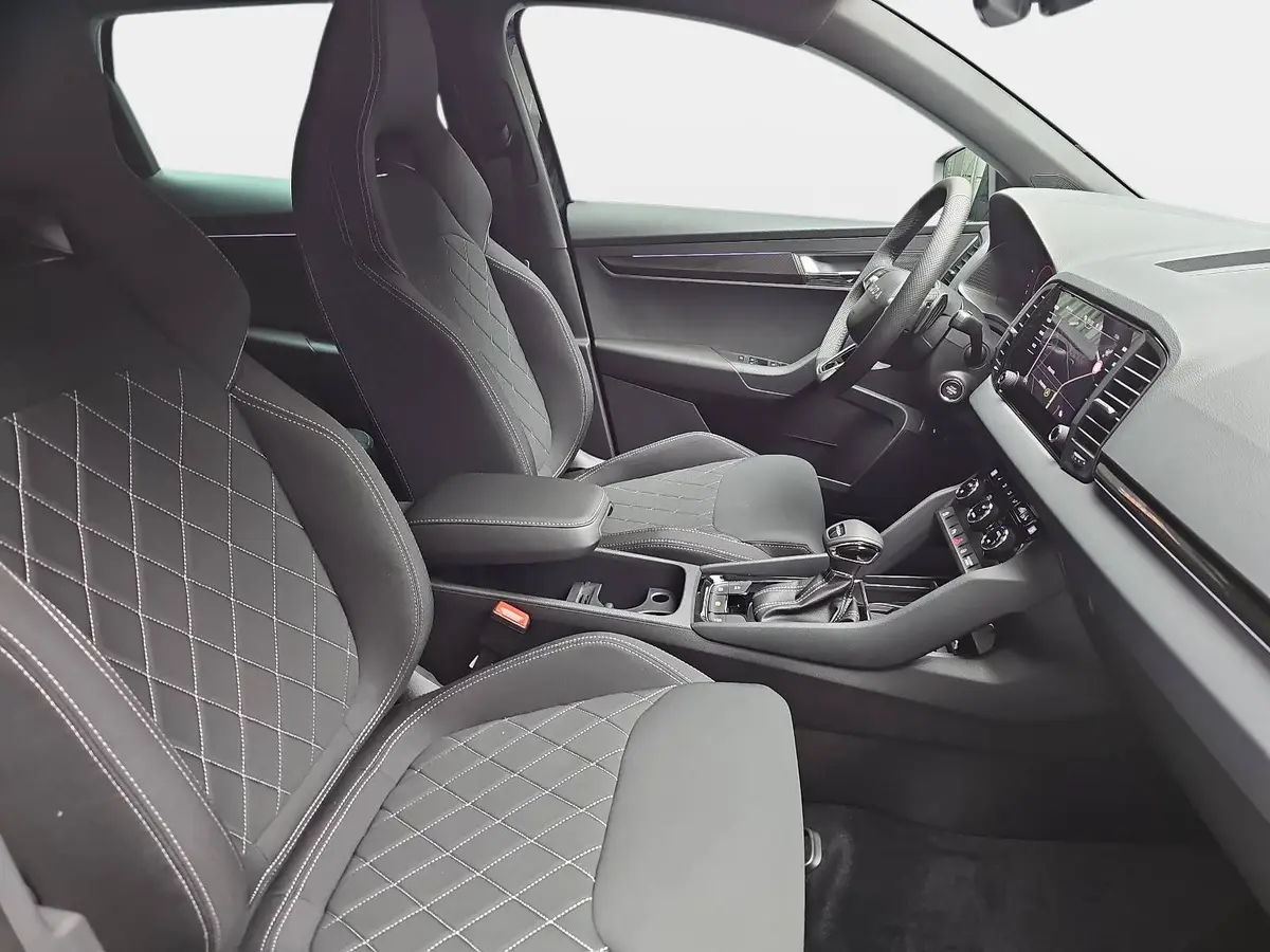 SKODA KAROQ 1.5 TSI DSG SPORTLINE NAVI LED PANO ACC WINTER KAM