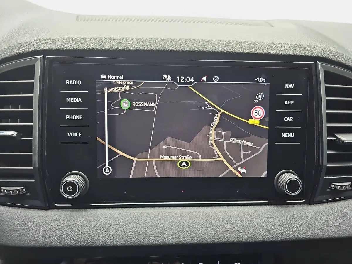 SKODA KAROQ 1.5 TSI DSG SPORTLINE NAVI LED-MATRIX PANO WINTER 