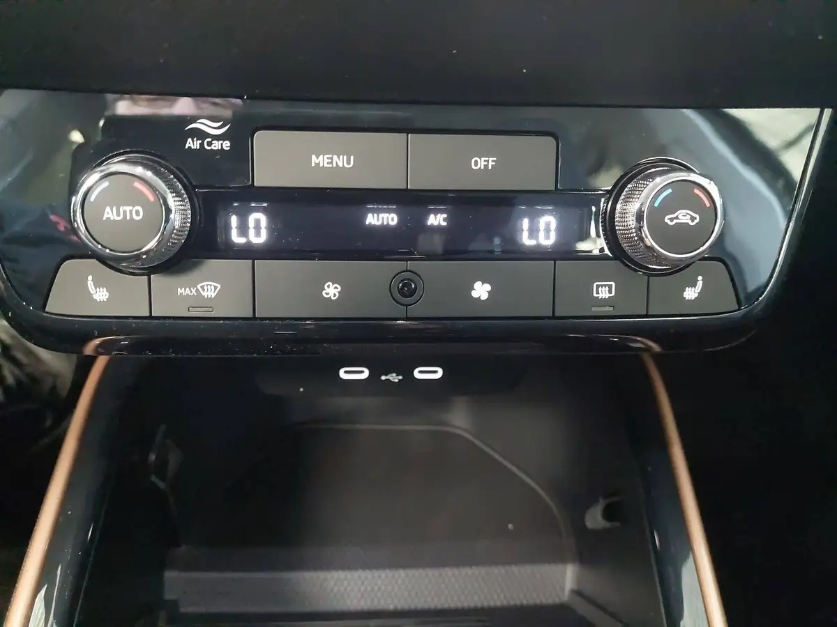 SKODA FABIA 1.0 TSI DSG 130 JAHRE PREMIUM LED KAMERA LM16