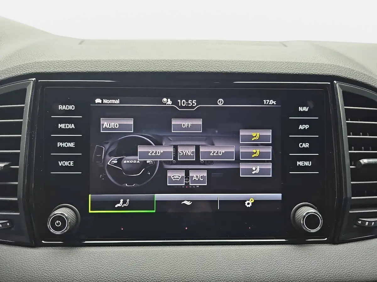 SKODA KAROQ 1.5 TSI DSG SPORTLINE NAVI LED-MATRIX PANO CANTON