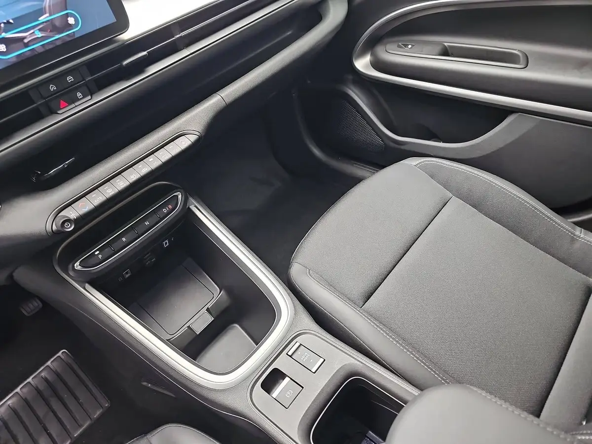 JEEP AVENGER AUTO. 51KWH ALTITUDE LED PANO LM17