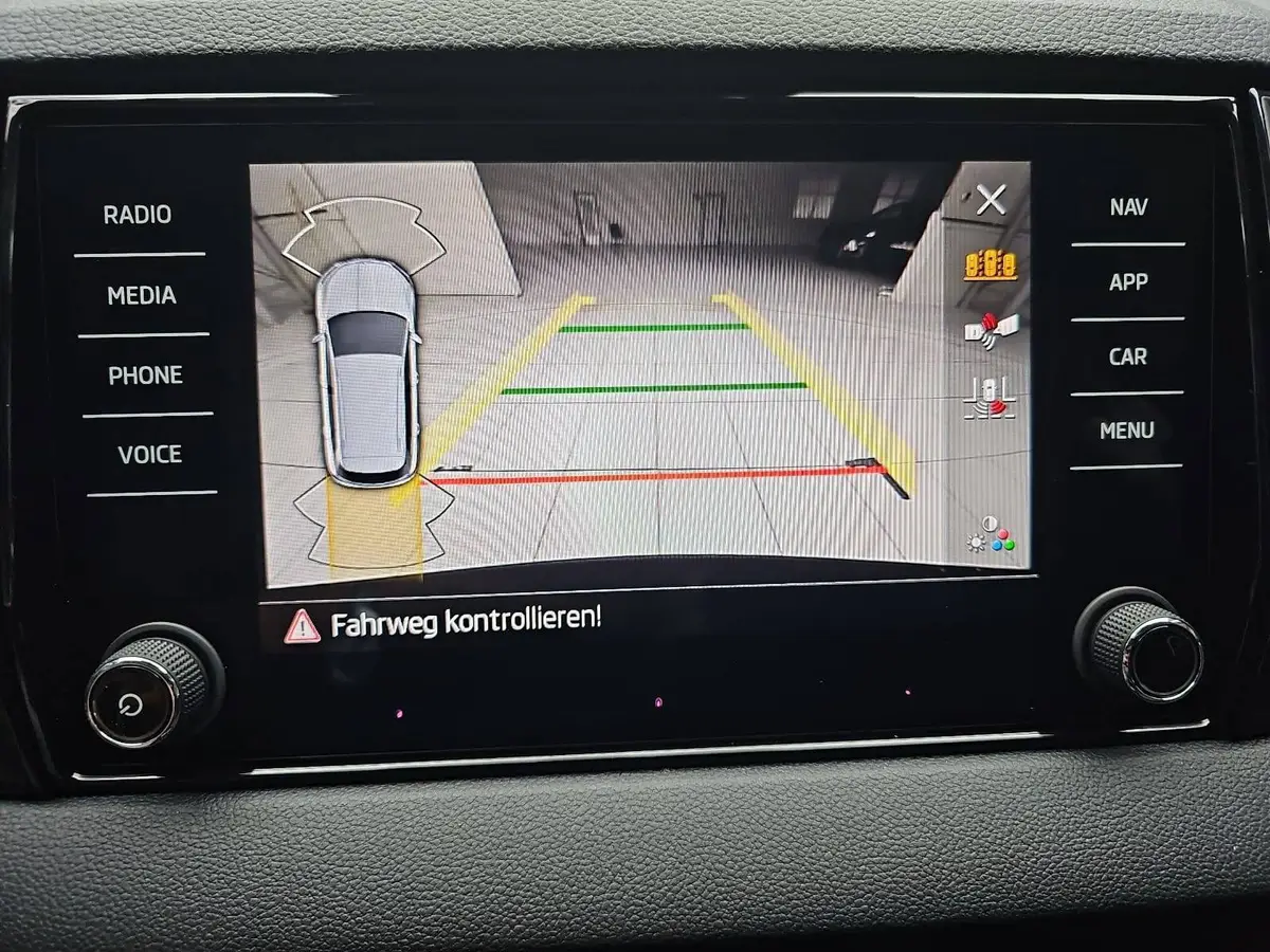 SKODA KAROQ 2.0 TDI DSG FAMILY LED AHK KAMERA