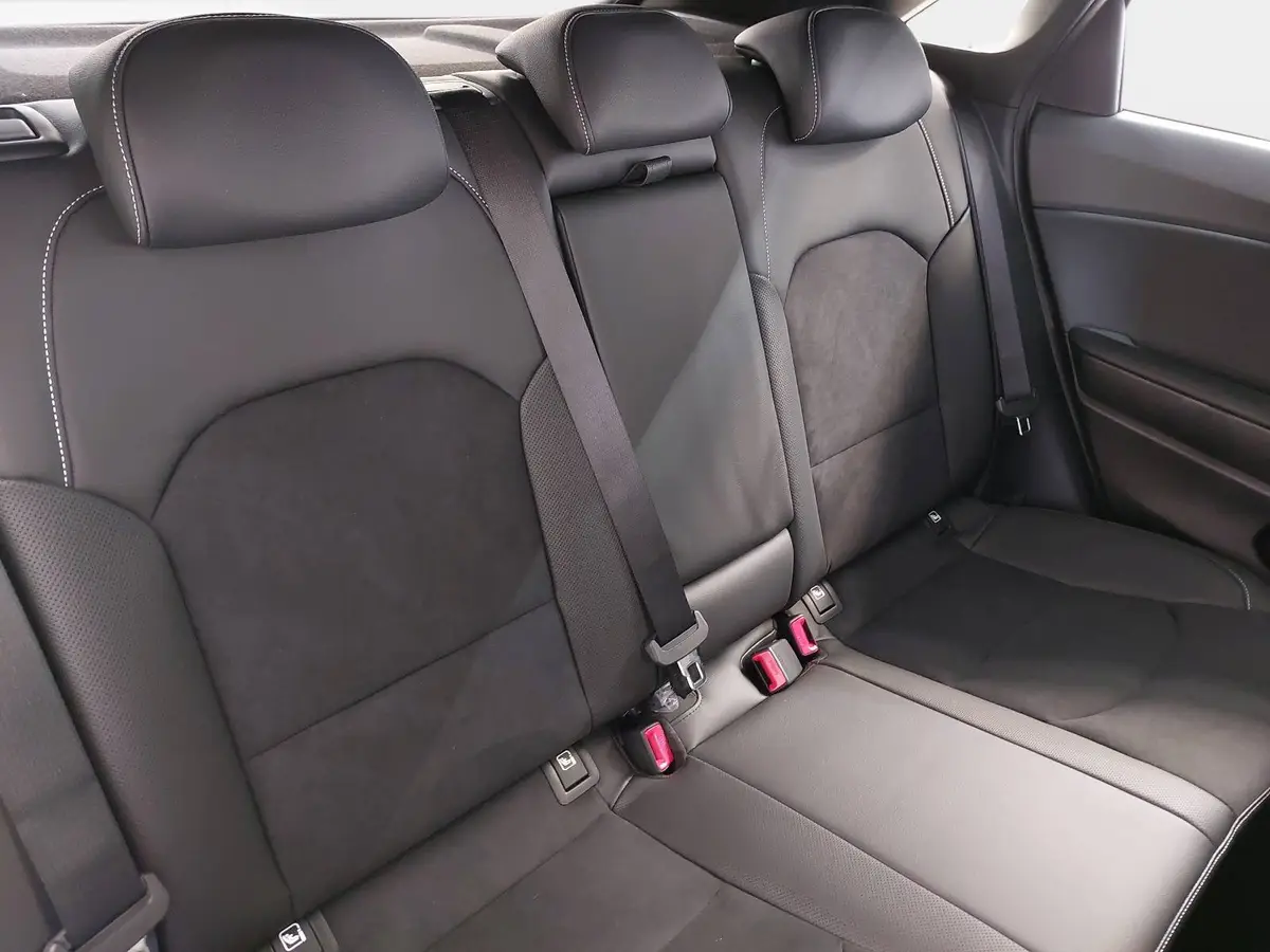 KIA CEED 1.5 T-GDI DCT7 GT LINE TECHNOLOGIE LEDER PERFORMANCE