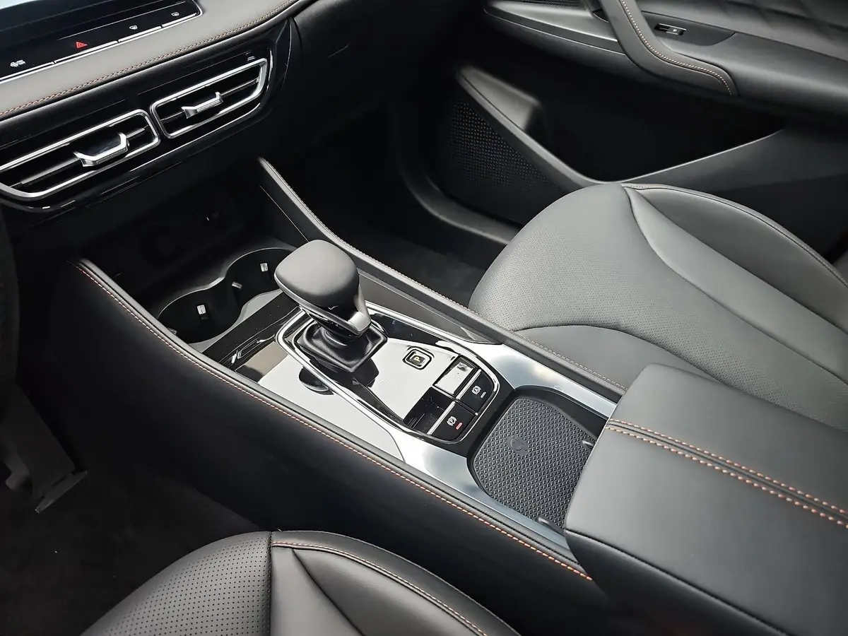 MG HS 1.5 PLUG-IN-HYBRID LUXURY LEDER 360-GRAD-KAMERA 19-ZOLL-LM