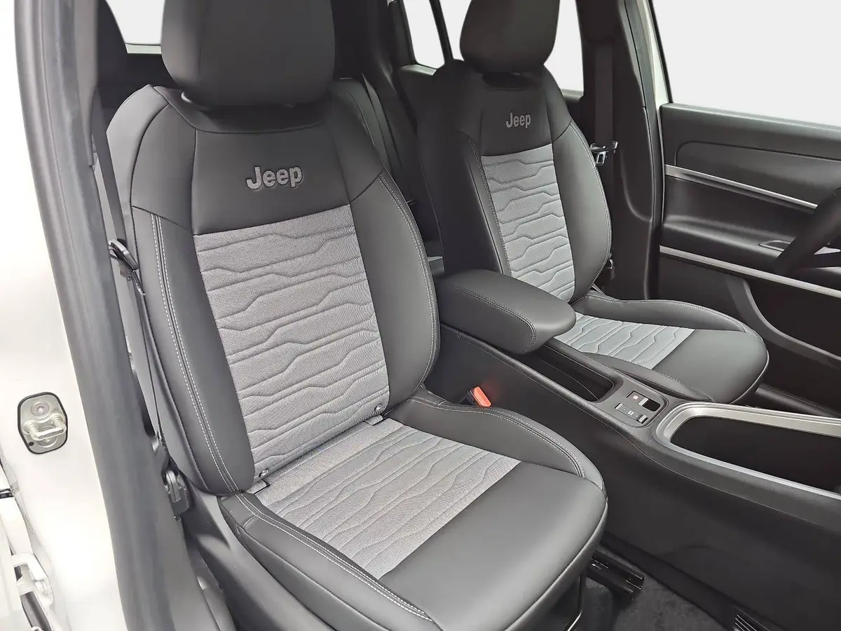 JEEP AVENGER 1.2 E-HYBRID T3 DCT 4XE OVERLAND MJ26 INFOTAINMENT & KOMFORTPAKET