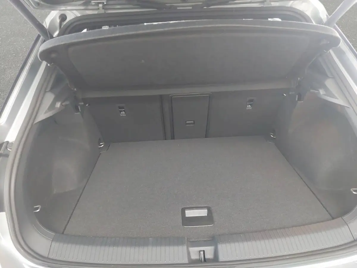 VW T-ROC 1.5 TSI DSG R-LINE NAVI KAMERA AHK LM18 8FACH