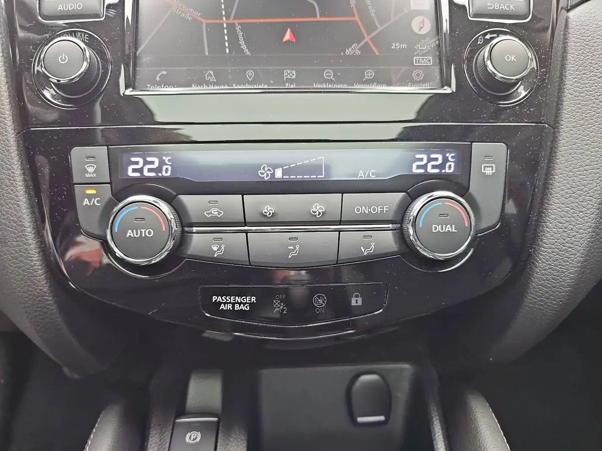 NISSAN QASHQAI 1.3 DIG-T DCT ZAMA NAVI WINTER LM18 PANO