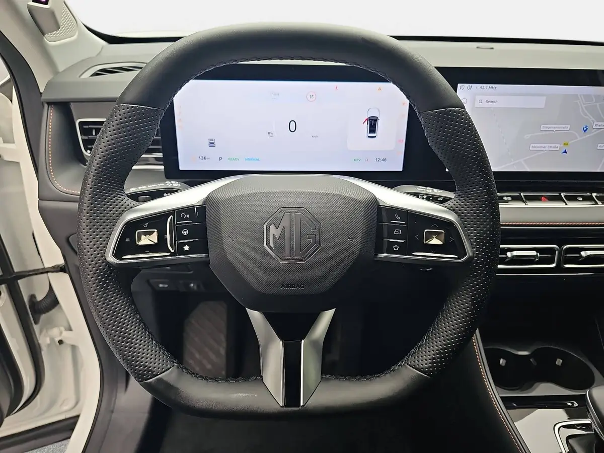 MG HS 1.5 HYBRID+ MY25.5 LUXURY LEDER 360-GRAD-KAMERA 19-ZOLL-LM