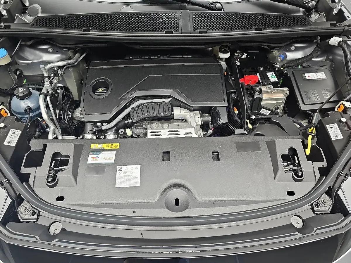 PEUGEOT 5008 1.2 HYBRID 145 E-DSC6 ALLURE KLIMA LED 7-S DAB 360