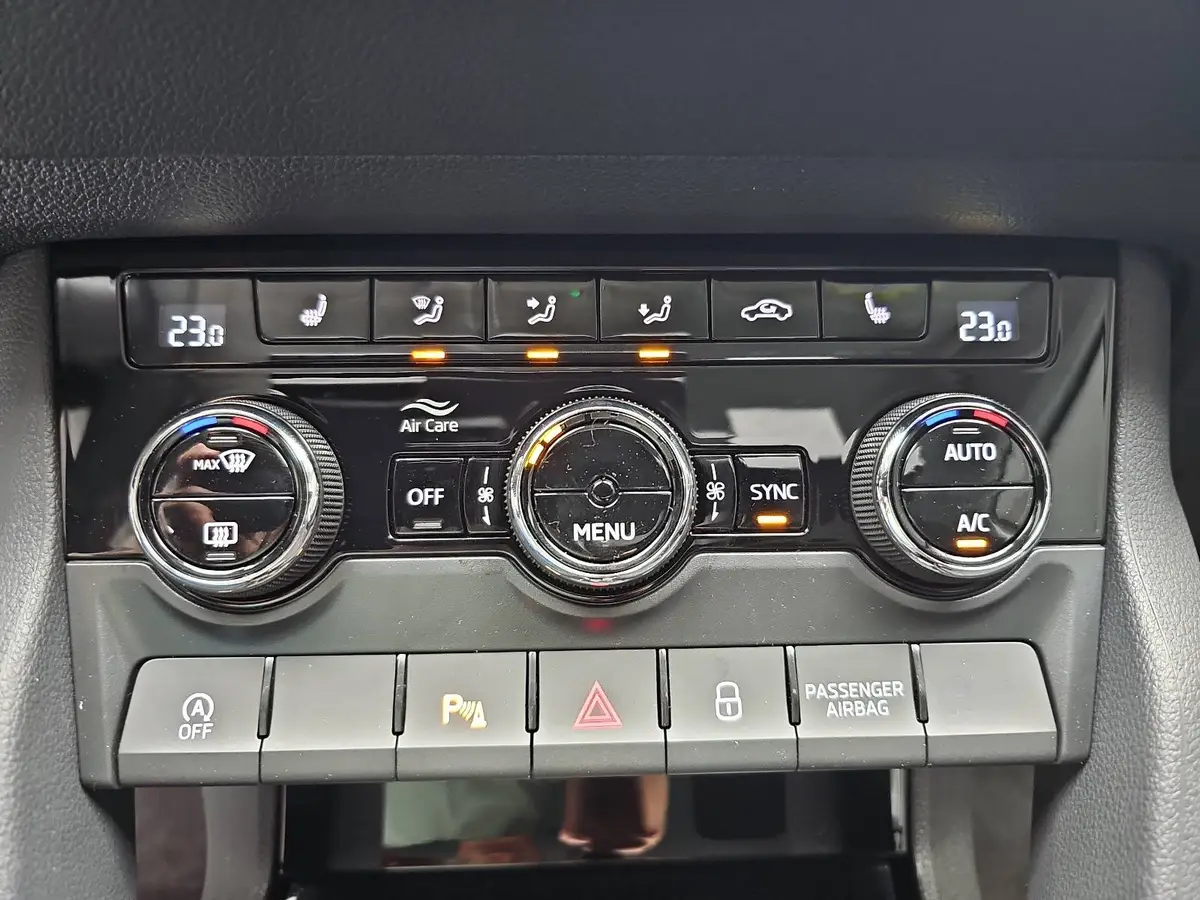 SKODA KAROQ 1.5 TSI DSG SELECTION NAVI LED ACC WINTER KAMERA A