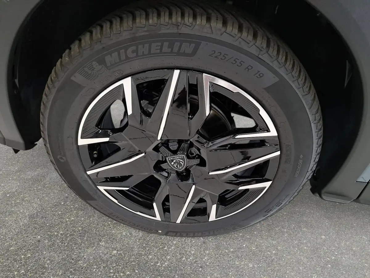 PEUGEOT 3008 1.2 HYBRID 145 E-DSC6 GT NAVI KLIMA LED AHK LM19