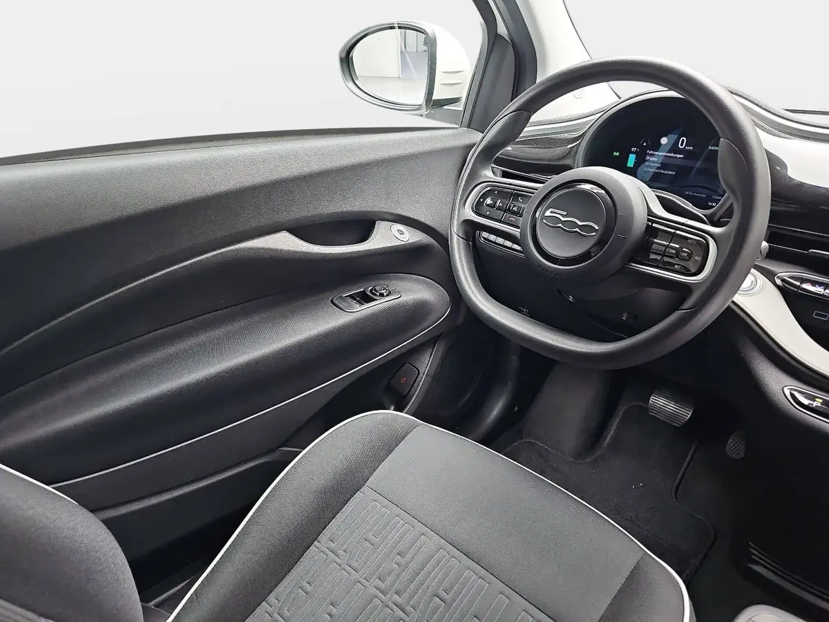 FIAT 500E ELEKTRO 23.8 KWH ACTION KLIMA DAB APPLE/ANDROID ALL-SEASON