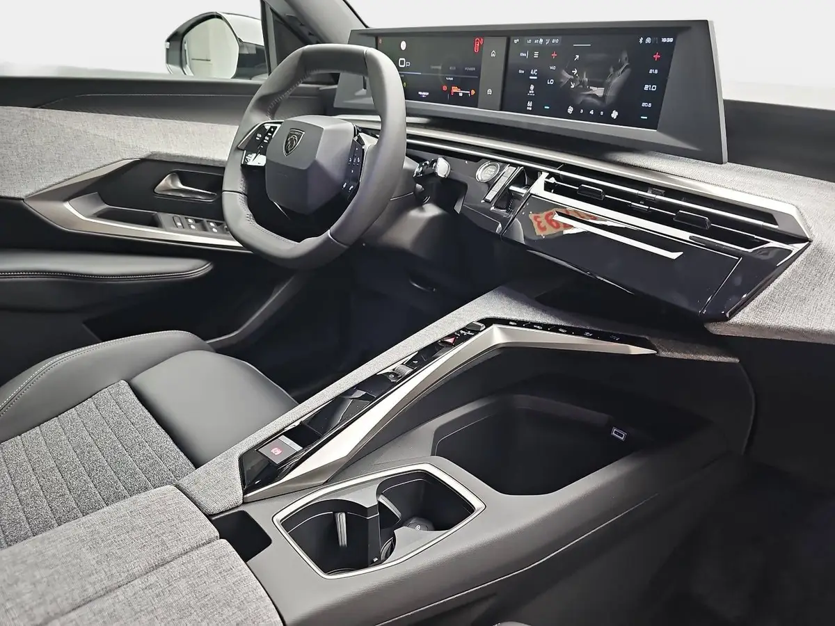 PEUGEOT 3008 1.2 HYBRID 145 E-DSC6 ALLURE LED DAB WINTER AHK LM