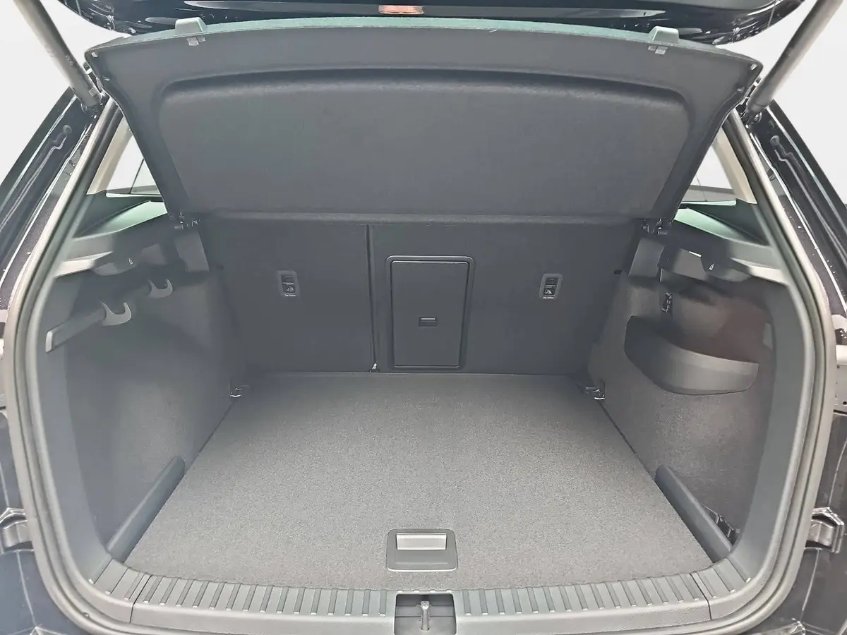 SKODA KAROQ 2.0 TDI DSG DRIVE NAVI LED AHK LM