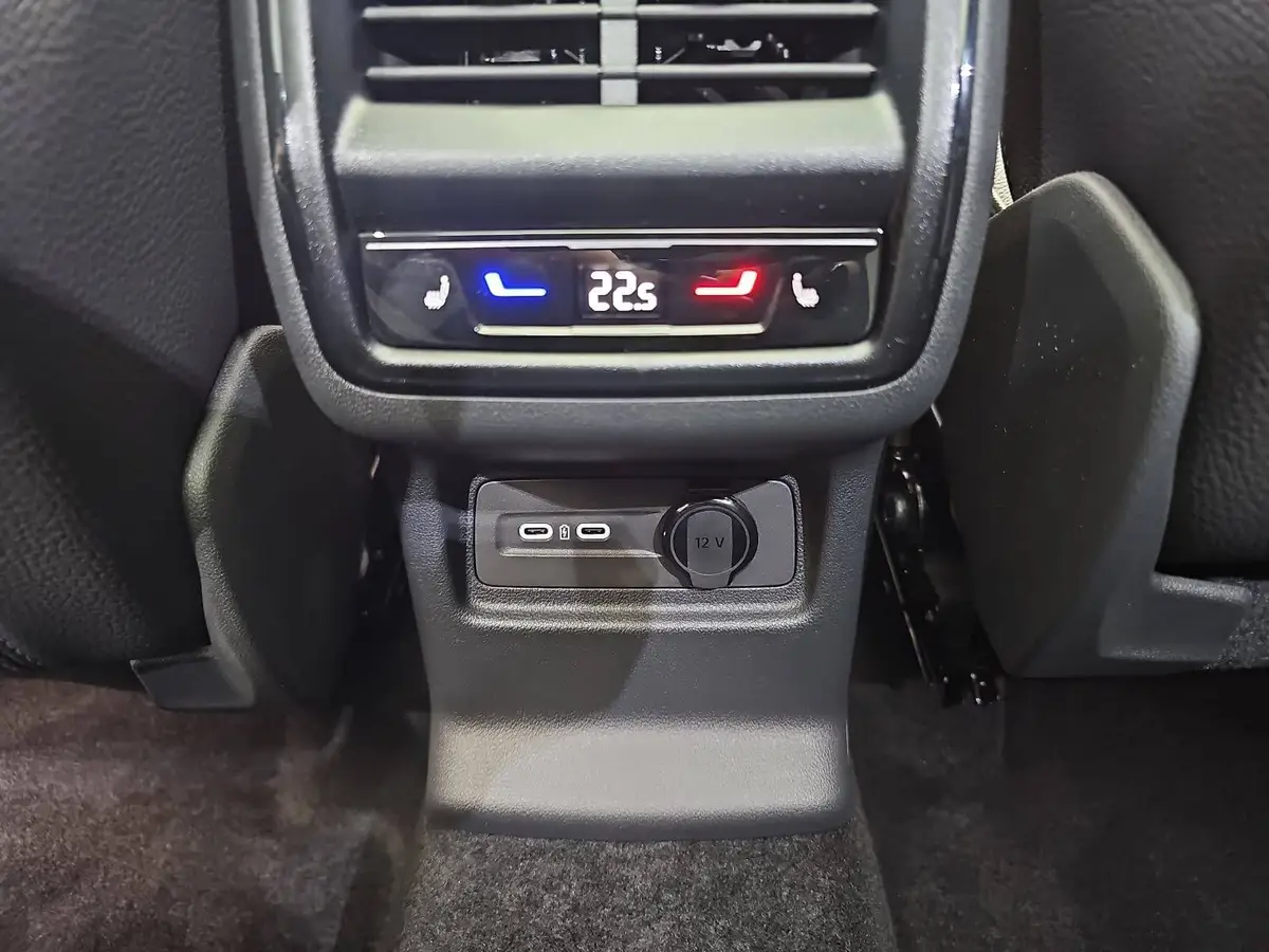SKODA KODIAQ 2.0 TSI DSG SPORTLINE 4X4 NAVI LED AHK