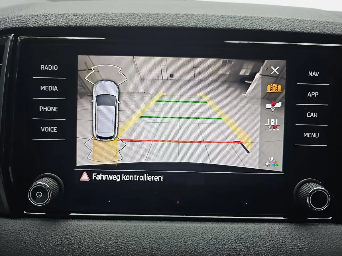 SKODA KAROQ 2.0 TDI DSG FAMILY LED KAMERA LM17