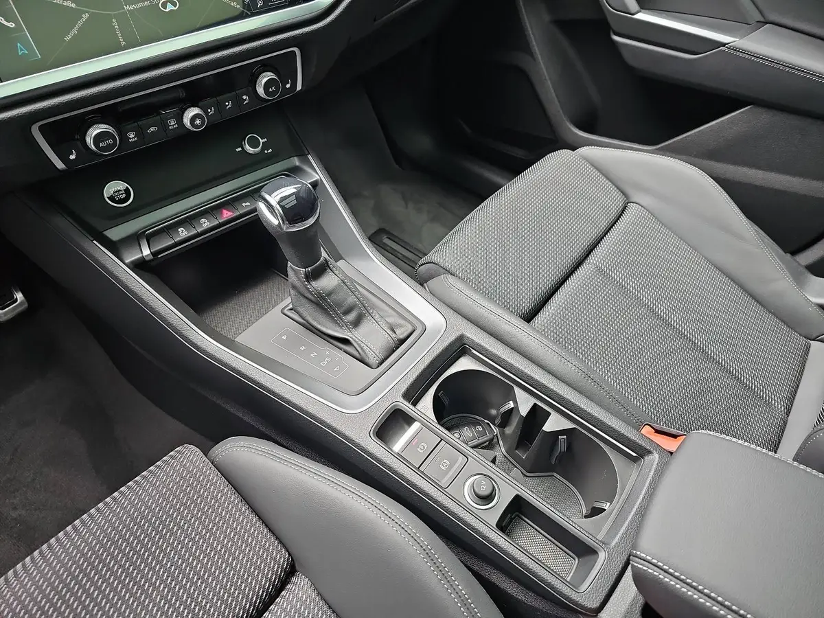 AUDI Q3 35 TDI S-TRONIC S LINE NAVI LED PANO ACC BLACK+ KA