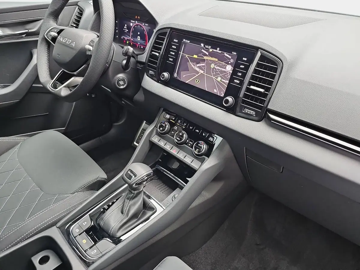 SKODA KAROQ 1.5 TSI DSG SPORTLINE NAVI LED-MATRIX PANO CANTON 