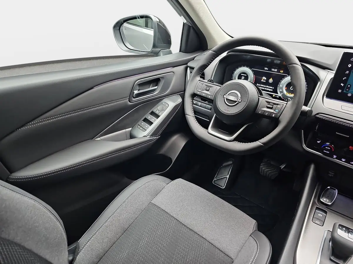 NISSAN QASHQAI 1.3 DIG-T XTRONIC N-CONNECTA PANO WINTER
