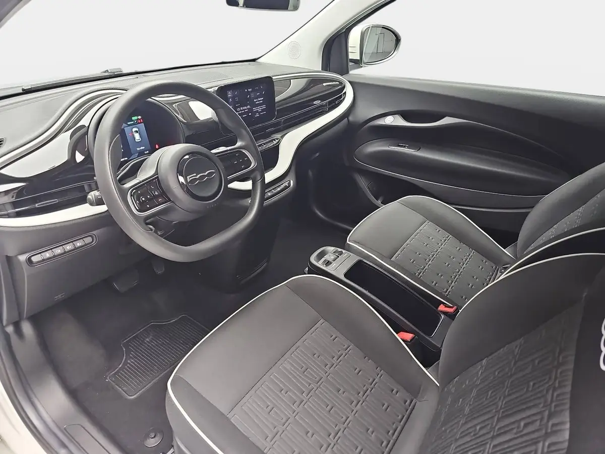 FIAT 500 ELEKTRO 23.8 KWH ACTION RADIO & WINTER PAKET