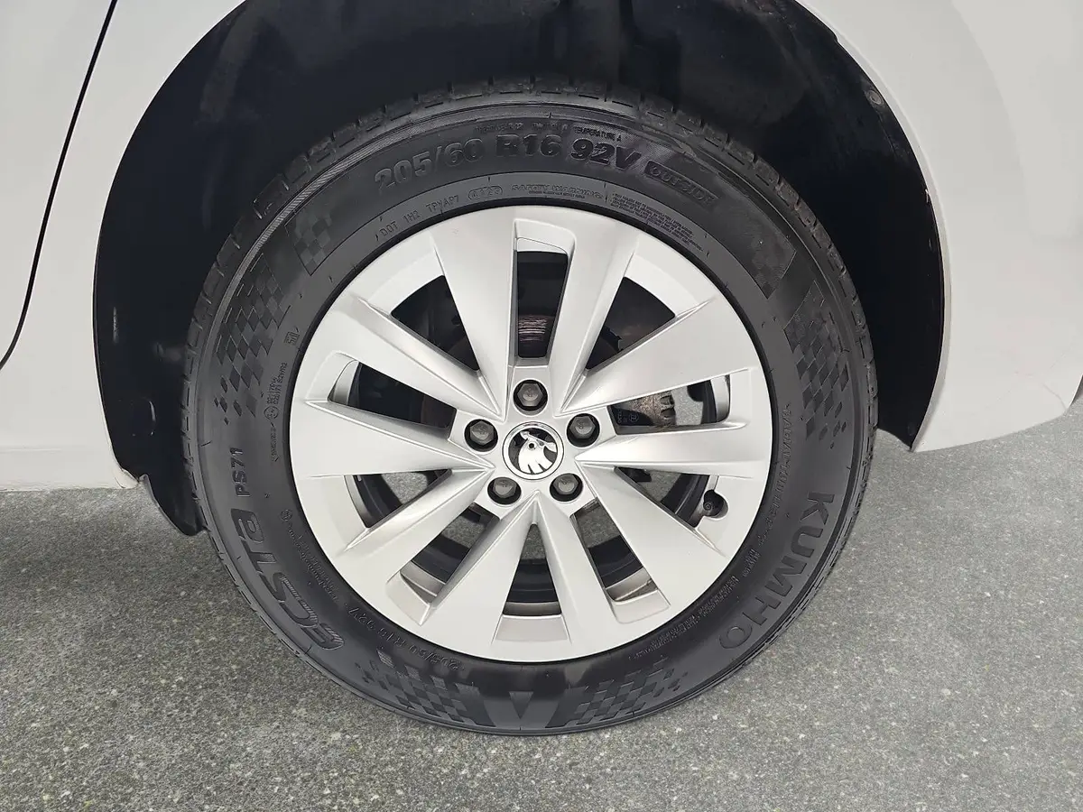 SKODA KAMIQ 1.0 TSI SELECTION KAMERA AHK LM
