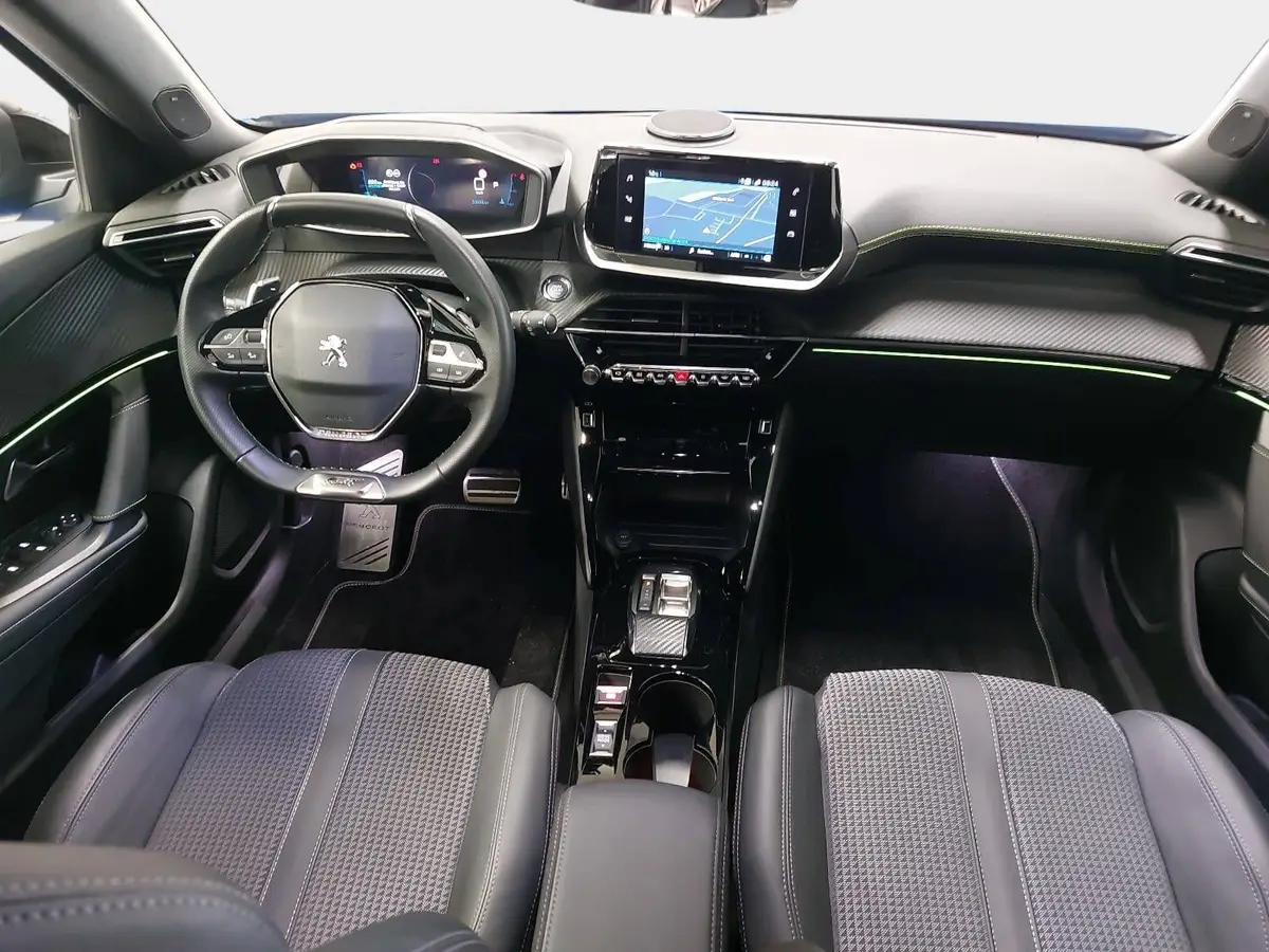 PEUGEOT 2008 1.2 PURETECH GT AHK ACC P-ASSIST