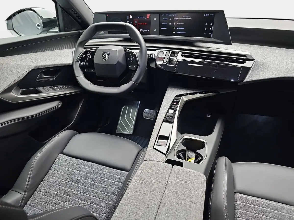 PEUGEOT 5008 1.2 HYBRID 145 E-DSC6 ALLURE KLIMA LED 7-S DAB 360