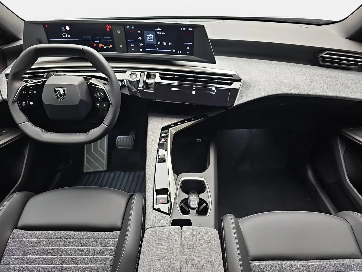 PEUGEOT 5008 1.2 HYBRID 145 E-DSC6 ALLURE KLIMA LED 7-S DAB 360