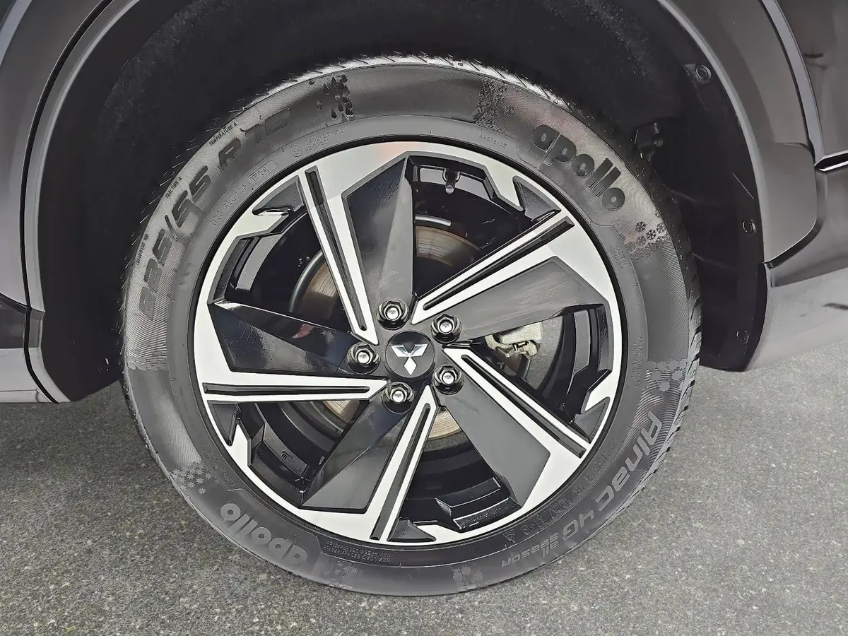 MITSUBISHI ECLIPSE CROSS 2.4 MIVEC PHEV CVT SELECT NAVI LED STANDH. 360° LM