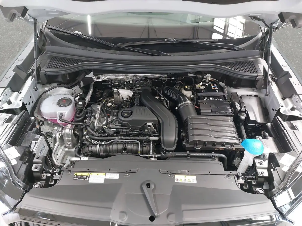 SKODA KODIAQ 1.5 TSI DSG SPORTLINE NAVI LED ACC PANO WINTER AHK