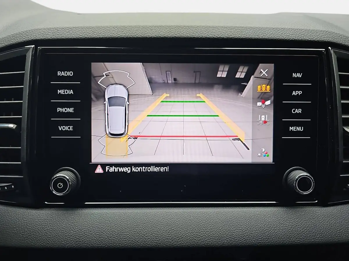 SKODA KAROQ 1.5 TSI DSG 130 JAHRE LED AHK LM