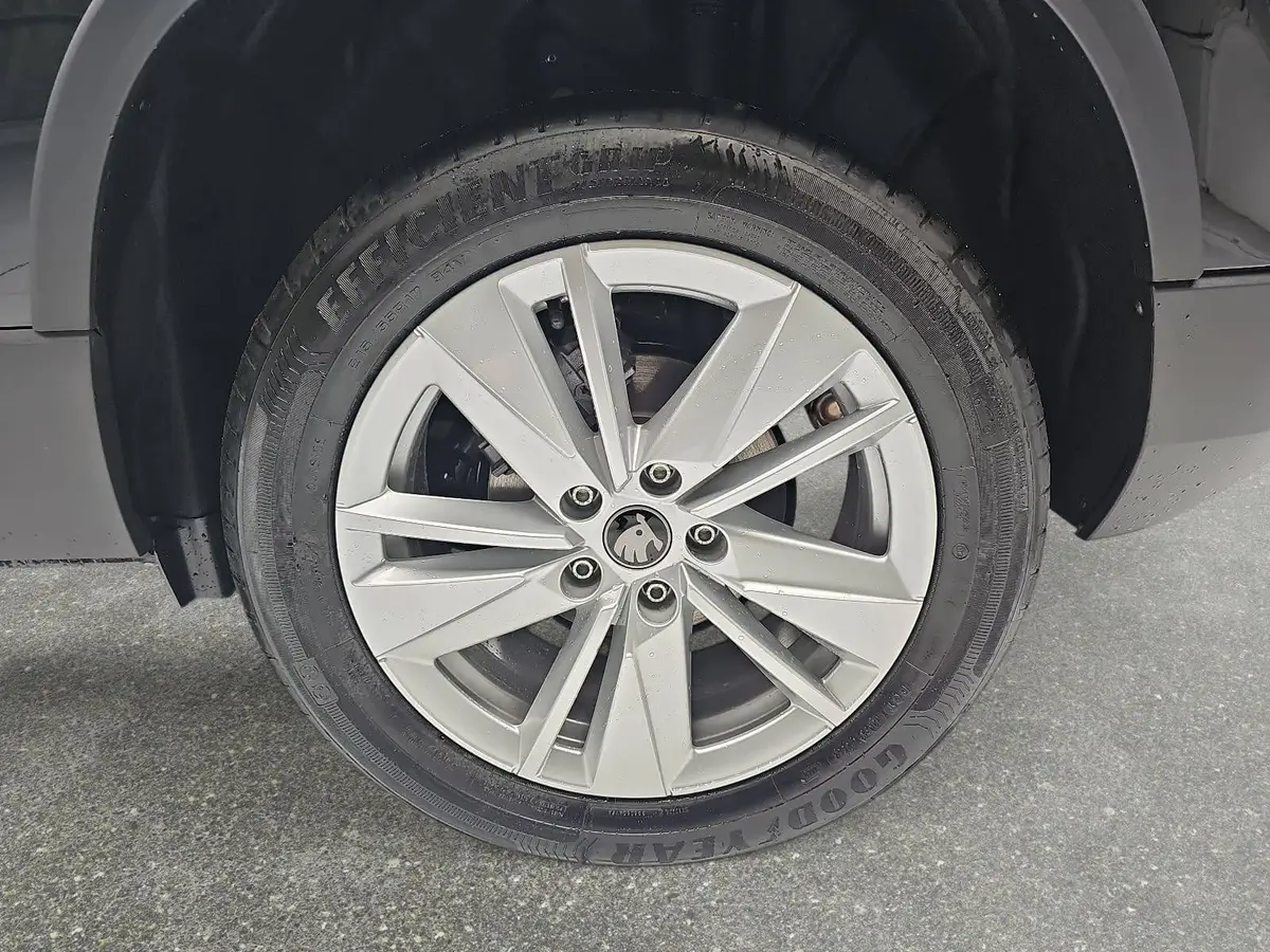 SKODA KAROQ 1.5 TSI DSG DRIVE NAVI LED AHK LM