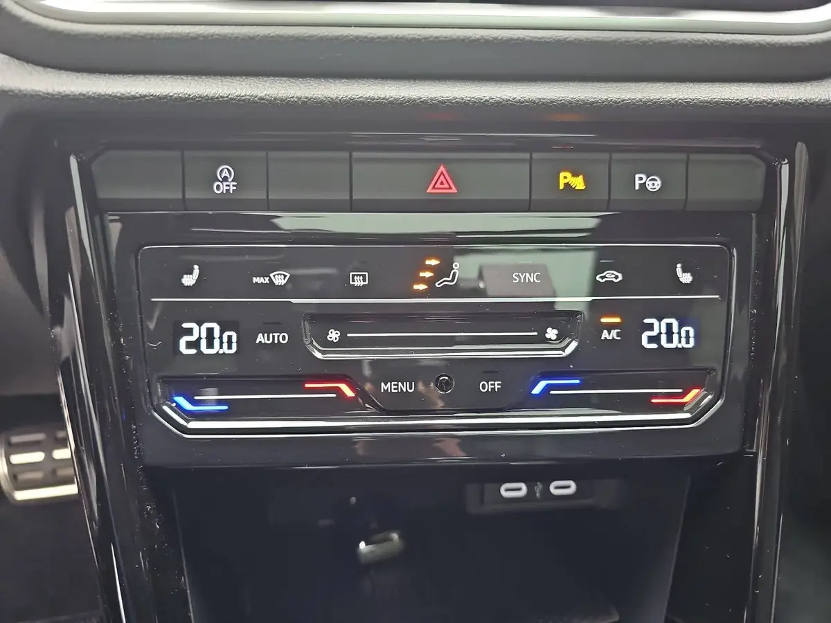 VW T-ROC 1.5 TSI DSG R-LINE NAVI LED-PLUS LM18
