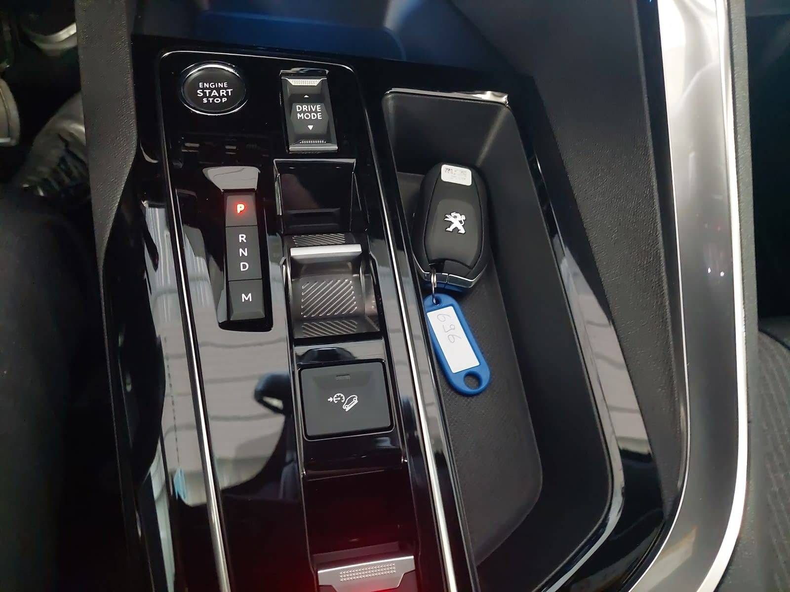 PEUGEOT 3008 1.2 AUTOMATIK 130 ALLURE 1.HAND